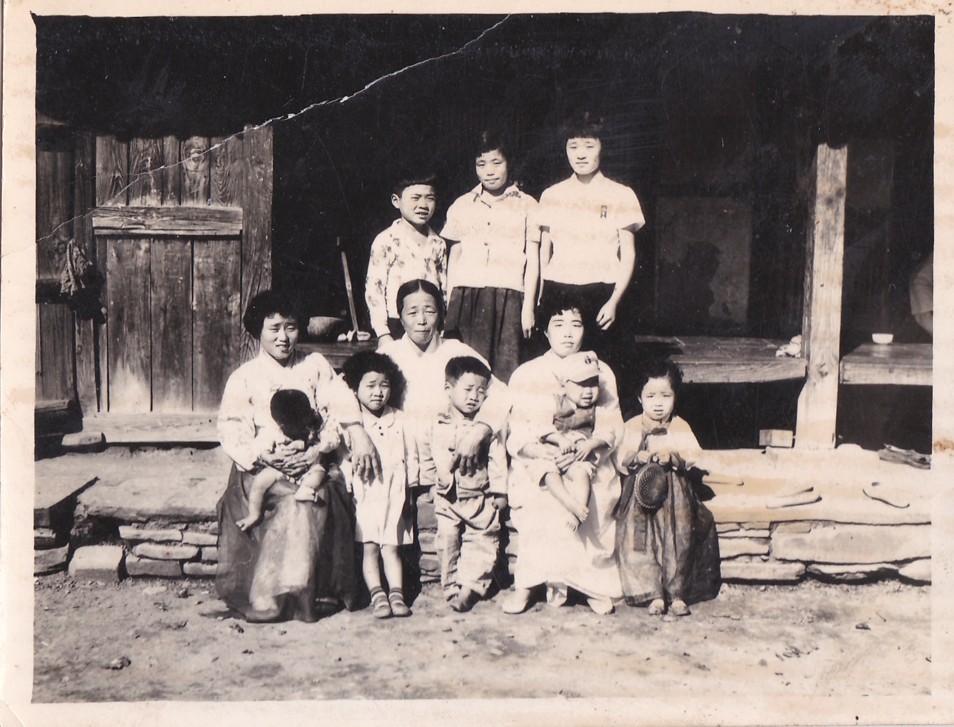 어머니와 찍은 나의 생애 첫 사진